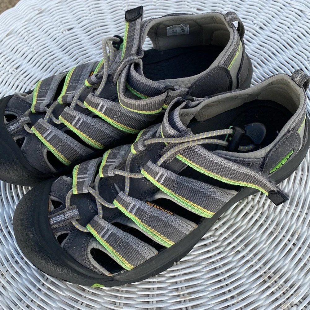 Keen Newport H2 Gray Green Water Hiking Sport Sandals (1014266) Size 5